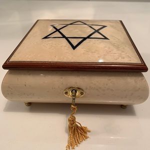 Reuge Star of David Music Box Plays Hatikvah